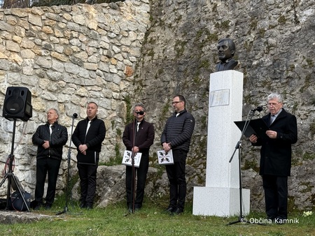 Spominska slovesnost pri spomeniku Franceta Tomšiča  (2)